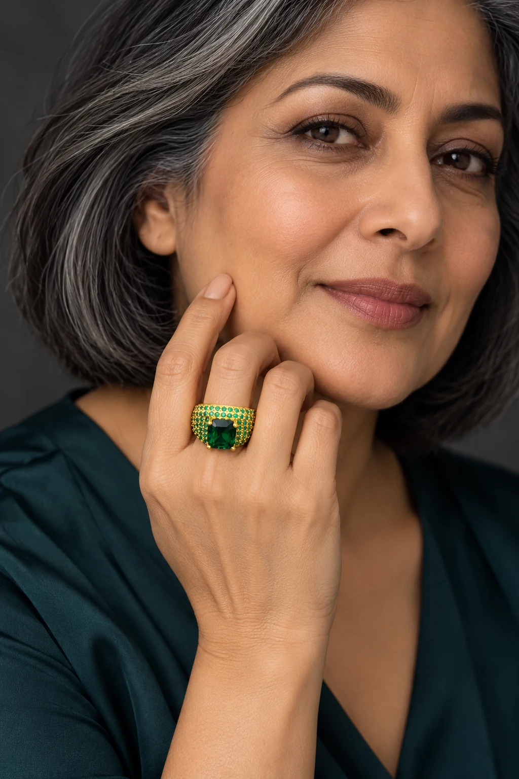 The Pénélope Éclat Green Ring worn on a model — AI-generated styling preview