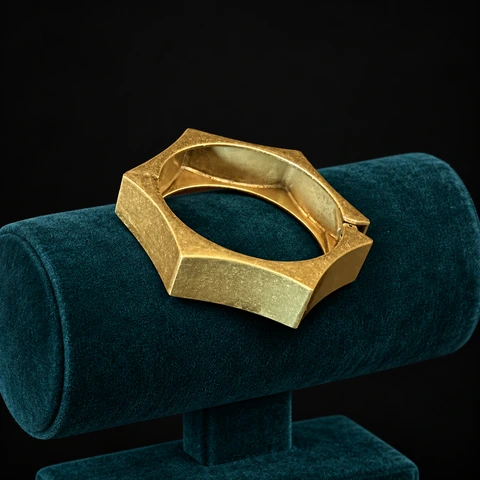 The Aveline Éclat Bracelet on a jewelry display — AI-generated styling preview
